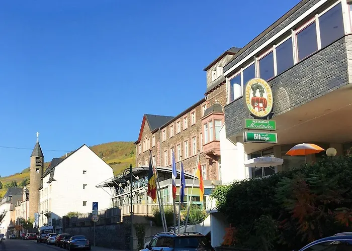 Am Moselradweg * Zell an der Mosel